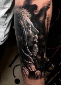 Tattoo Anansi München Artist James portrait Bob Marley black and grey